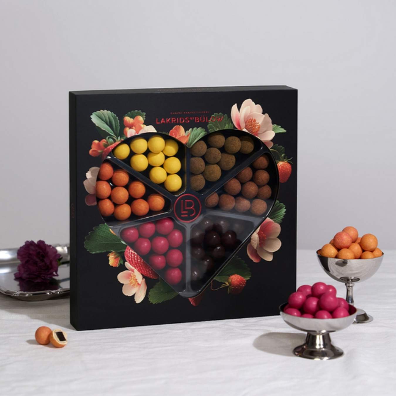 Lakrids By Bülow - LOVE SELECTION BOX 435g